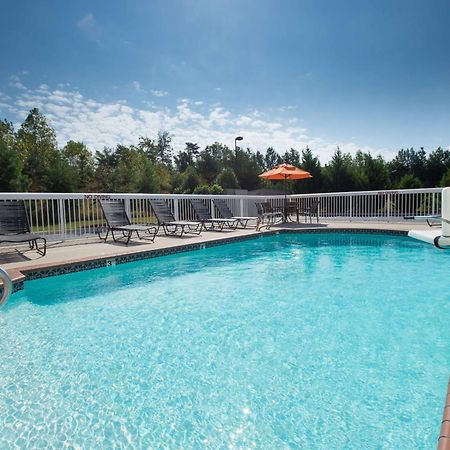 Hampton Inn Cornelia Bagian luar foto