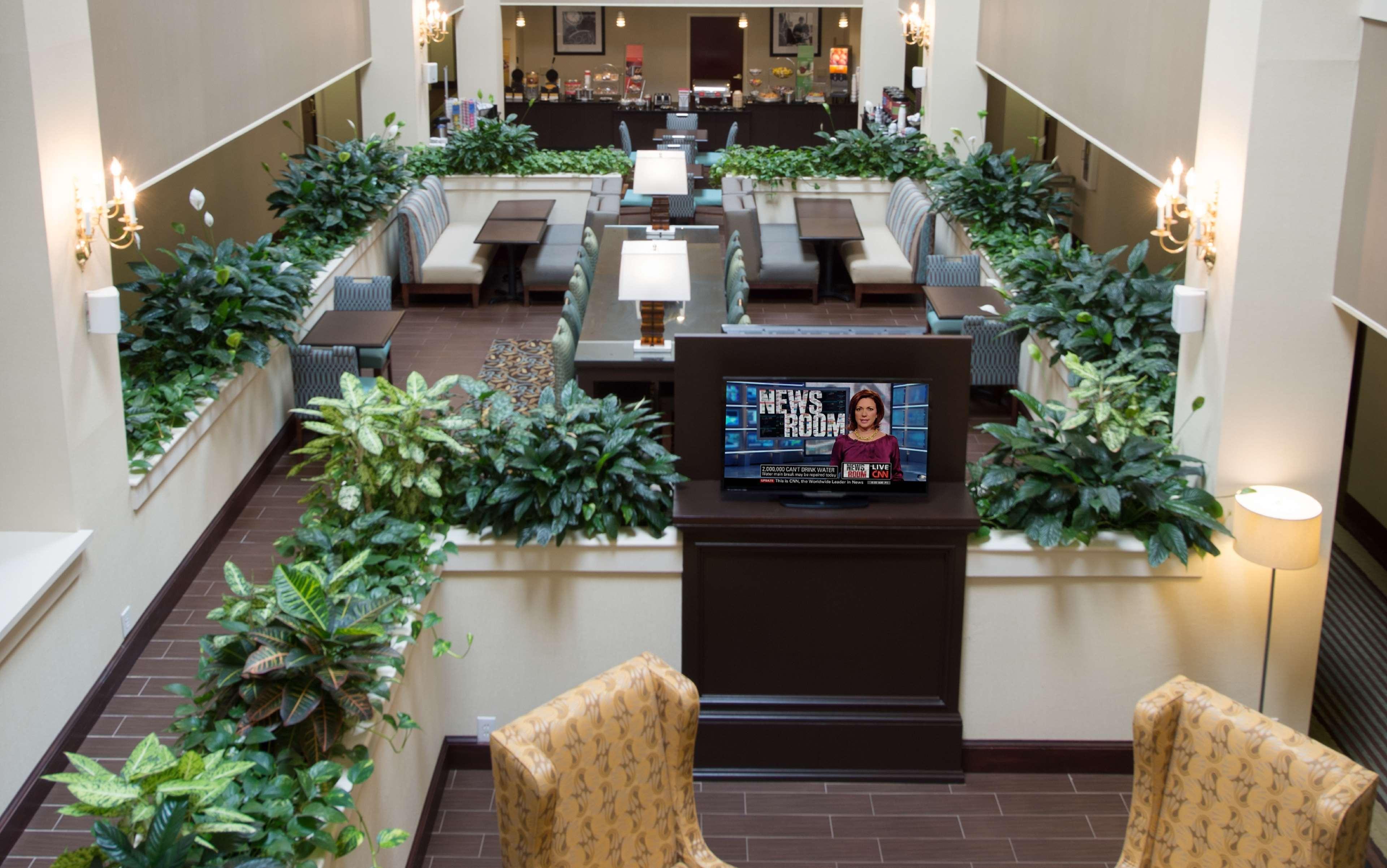 Hampton Inn Cornelia Bagian luar foto