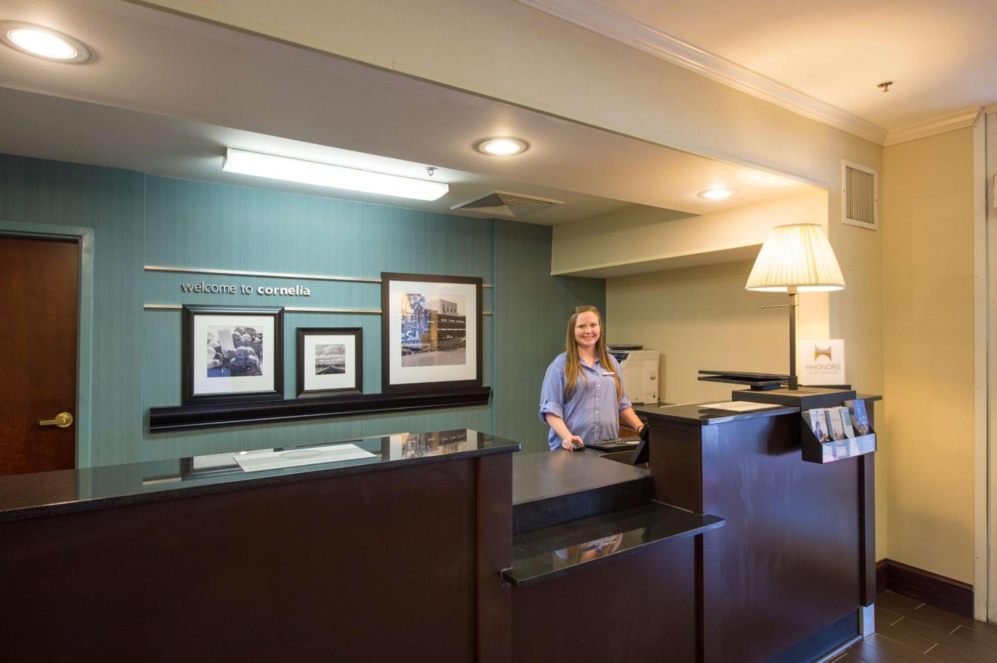 Hampton Inn Cornelia Bagian luar foto
